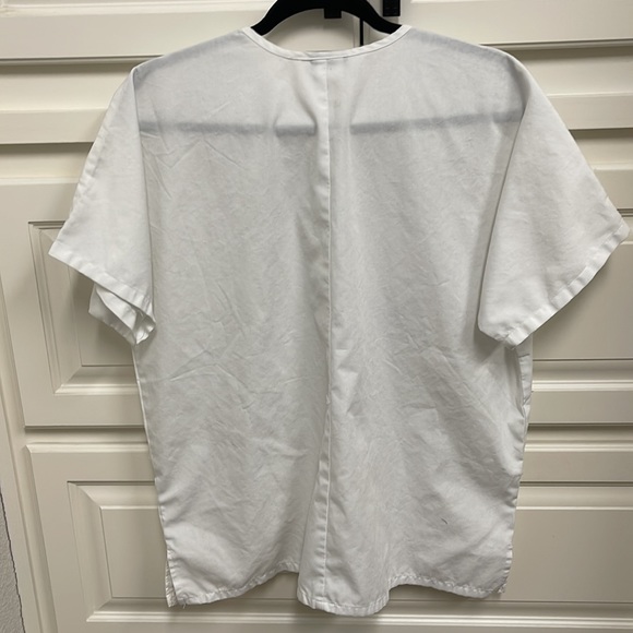 Cherokee unisex scrub top, white, never worn, size medium - Picture 3 of 3